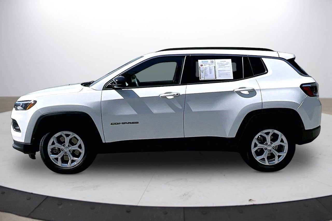 Used 2024 Jeep Compass Latitude AWD/4WD image 6