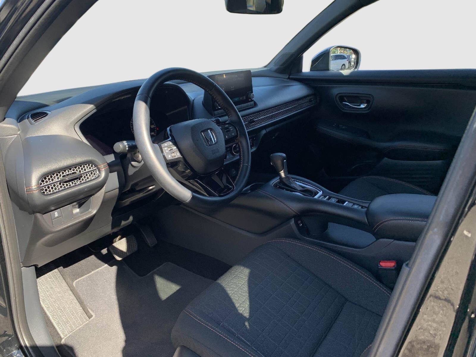 Certified 2025 Honda HR-V Sport image 28