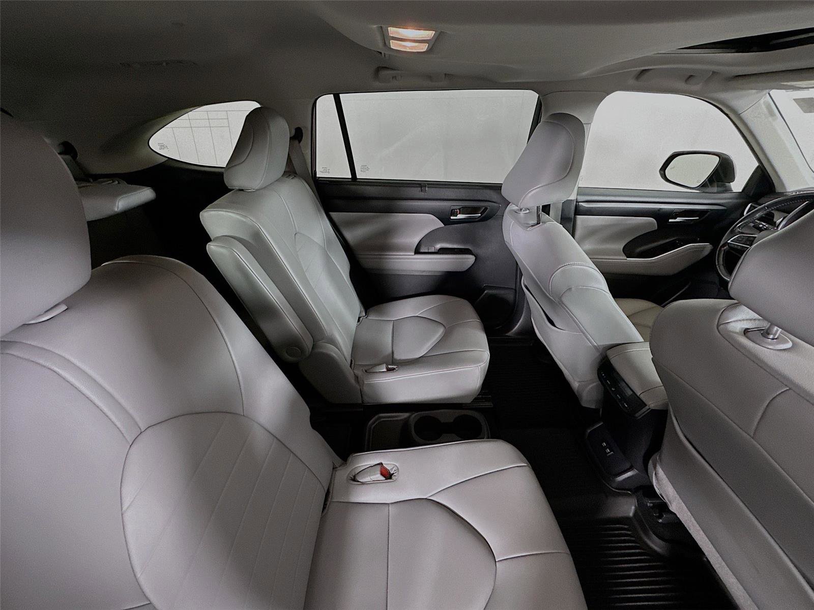 Certified 2021 Toyota Highlander XLE AWD/4WD image 28