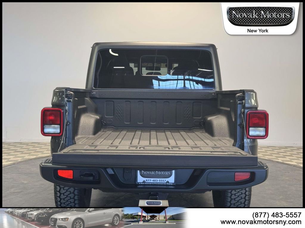 Used 2021 Jeep Gladiator Willys image 11