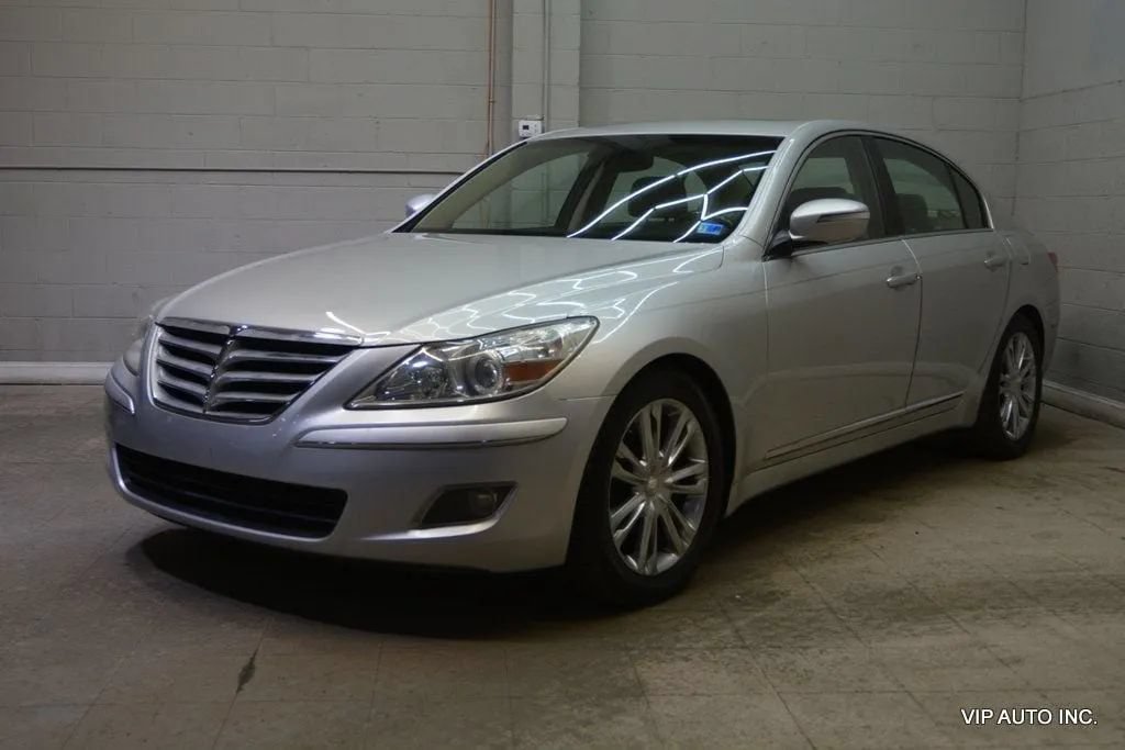Used 2010 Hyundai Genesis 4.6 RWD image 2