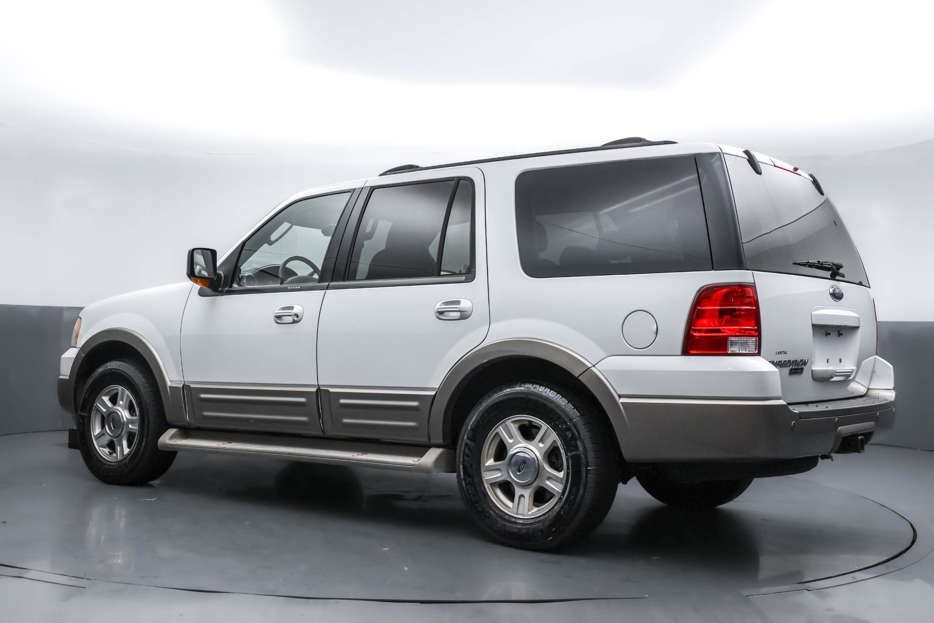 Used 2004 Ford Expedition Eddie Bauer image 24