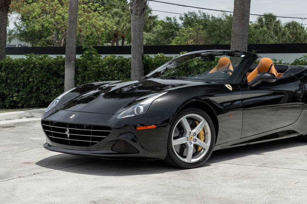 Used 2015 Ferrari California T RWD image 2