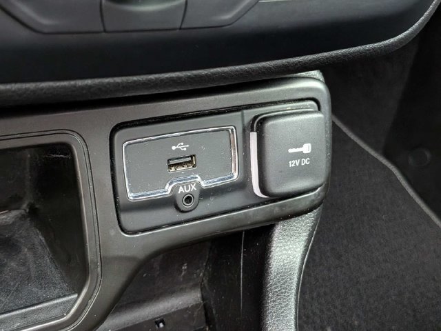 Used 2021 Jeep Renegade Latitude w/ Sun & Sound Group FWD image 23