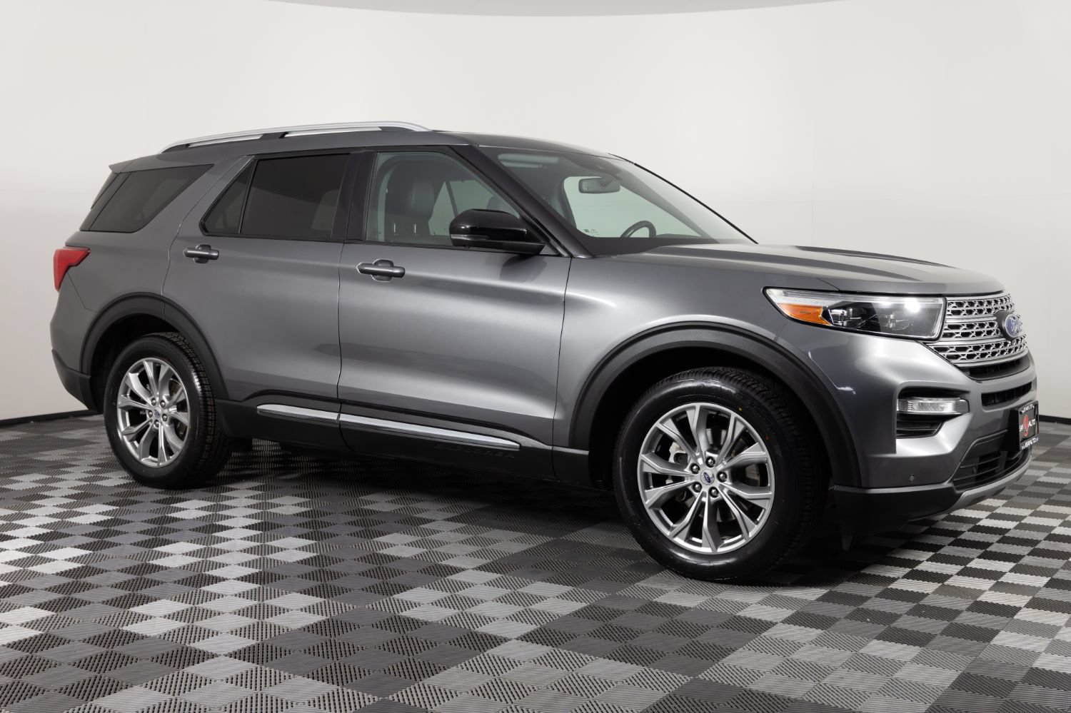 Used 2021 Ford Explorer Limited w/ Equipment Group 301A AWD/4WD image 10