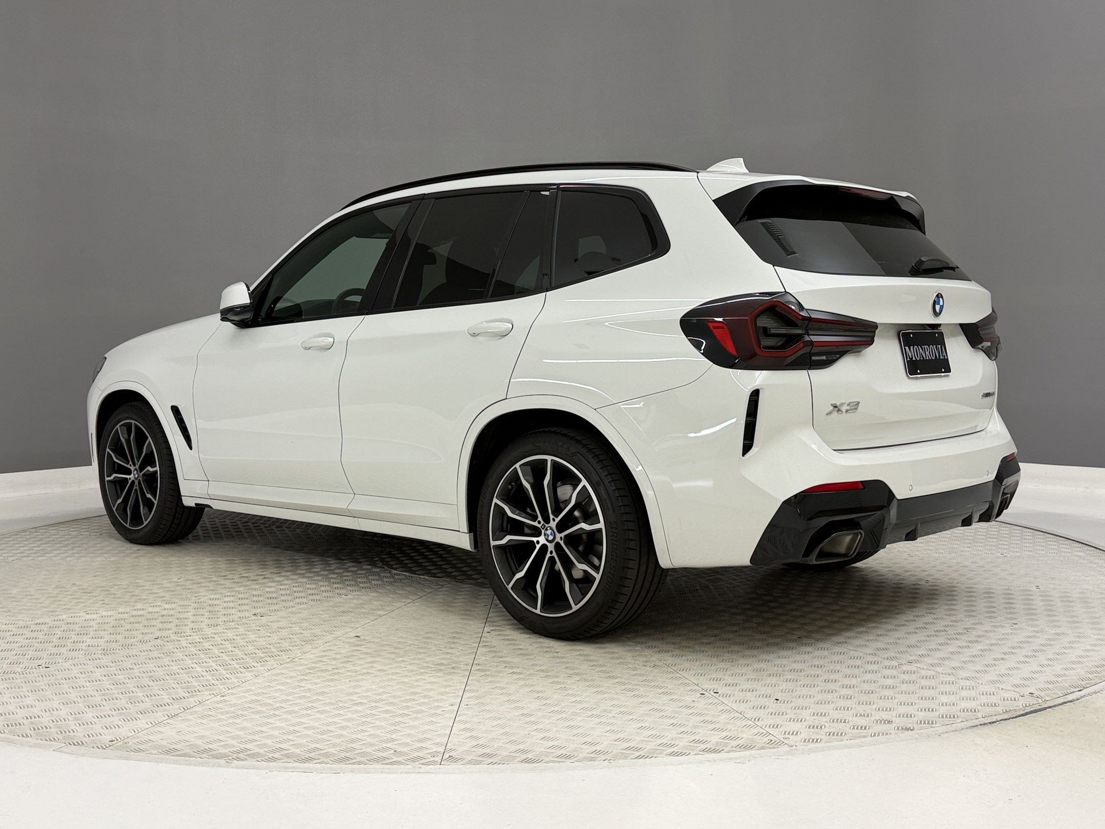 Used 2023 BMW X3 sDrive30i w/ M Sport Package RWD image 3