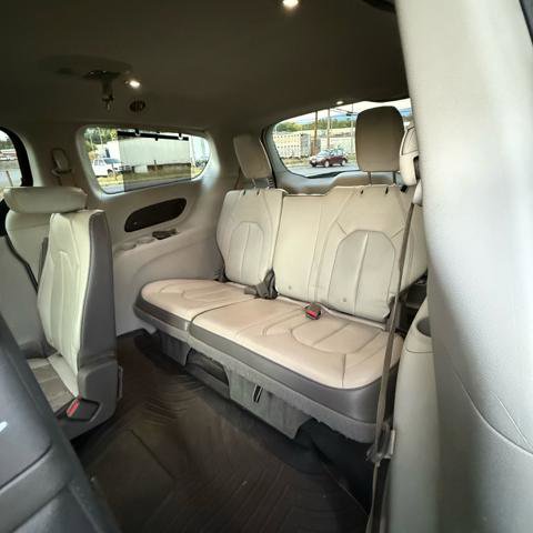 Used 2017 Chrysler Pacifica Touring-L Plus w/ Advanced Safetytec Group image 14