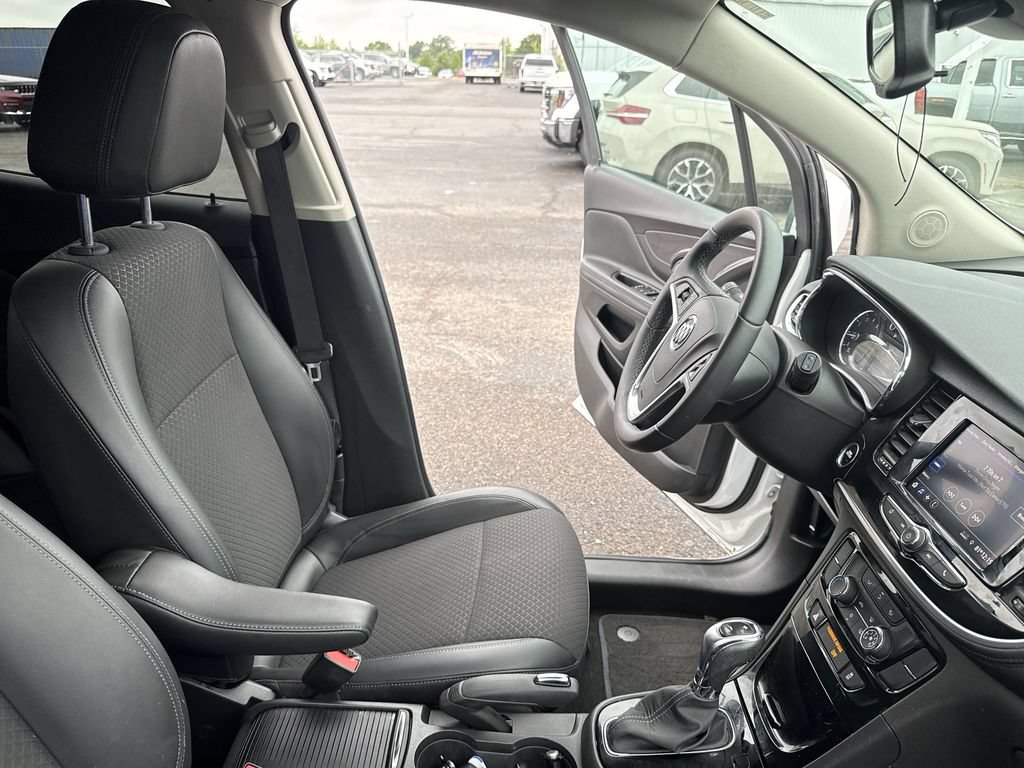Certified 2022 Buick Encore Preferred w/ Safety Package FWD image 13