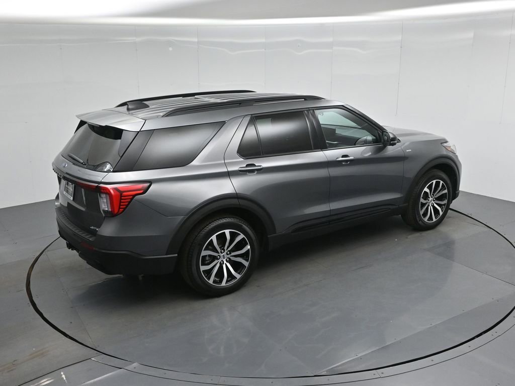 Used 2025 Ford Explorer ST-Line image 43