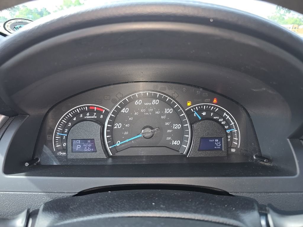 Used 2014 Toyota Camry LE FWD image 5