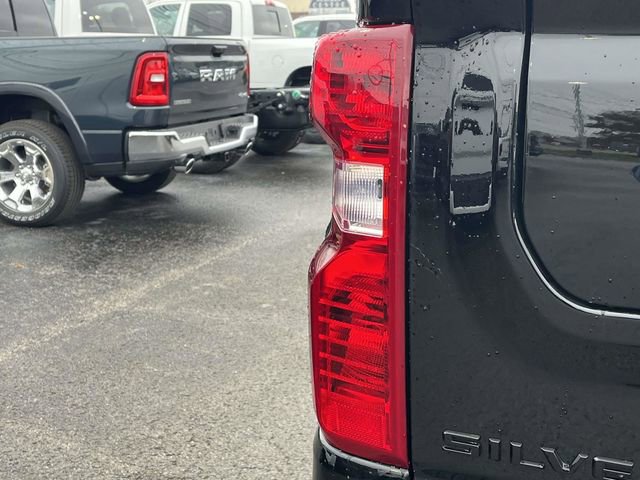 Used 2025 Chevrolet Silverado 1500 Custom w/ Turbomax Blackout Package image 10