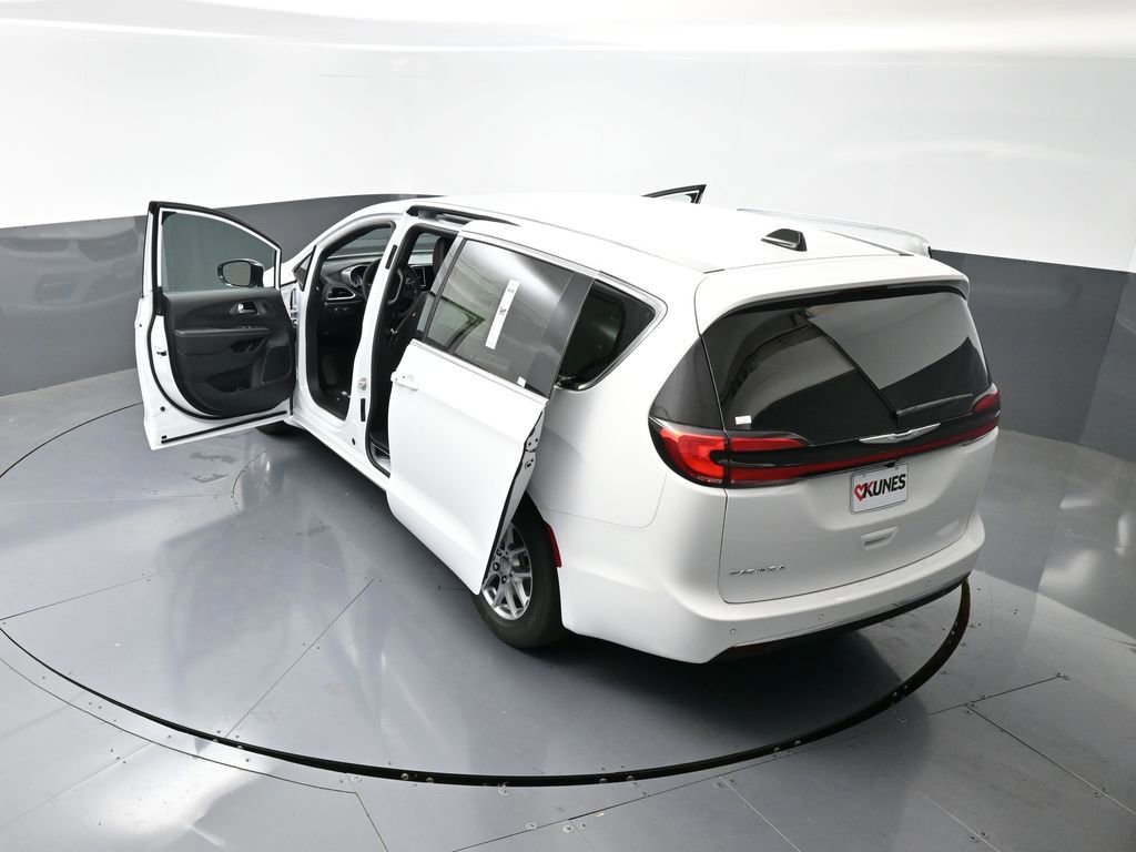 New 2026 Chrysler Pacifica Select image 57
