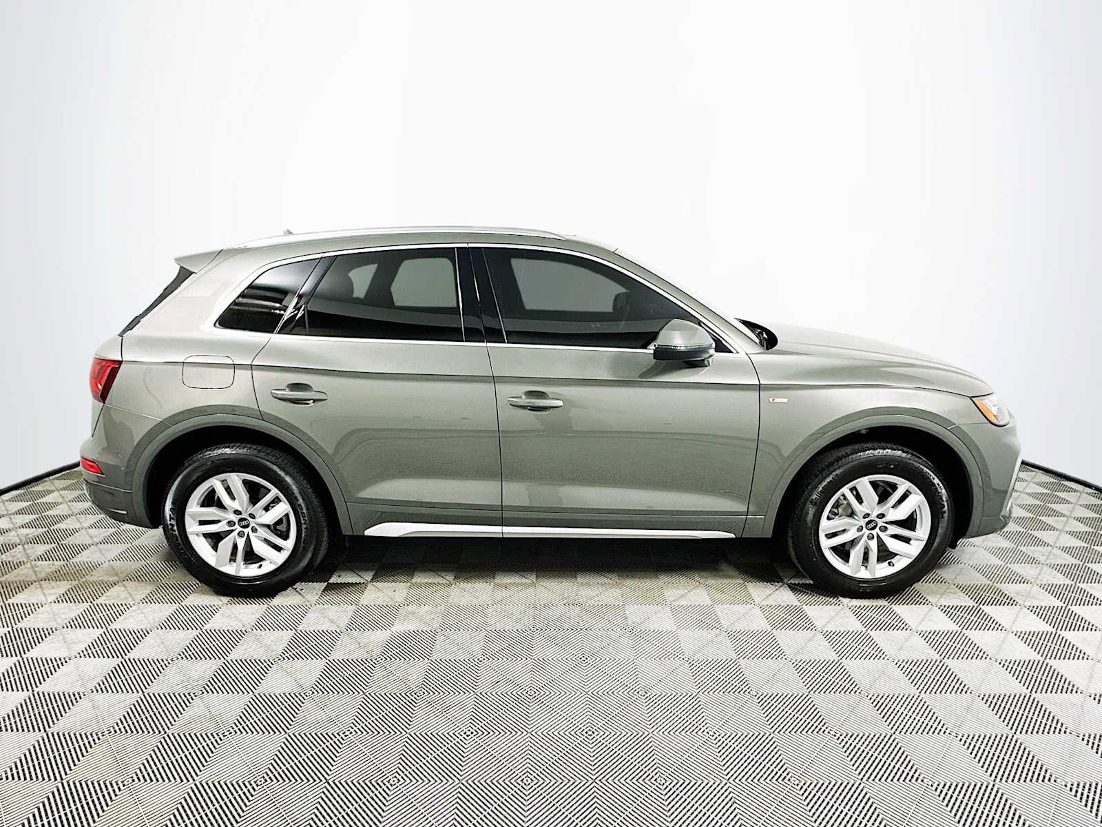 Certified 2023 Audi Q5 2.0T Premium w/ Convenience Package AWD/4WD image 8
