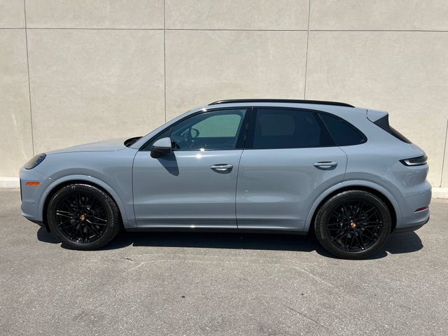 Used 2025 Porsche Cayenne S AWD/4WD image 4