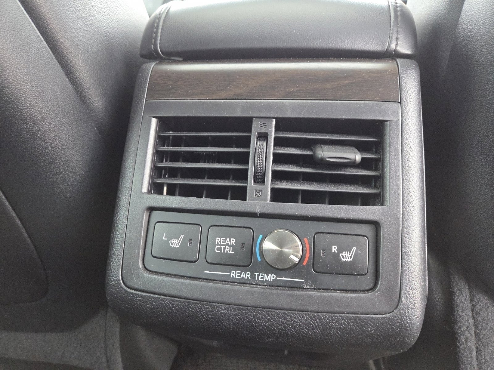 Used 2016 Toyota Avalon Limited image 25