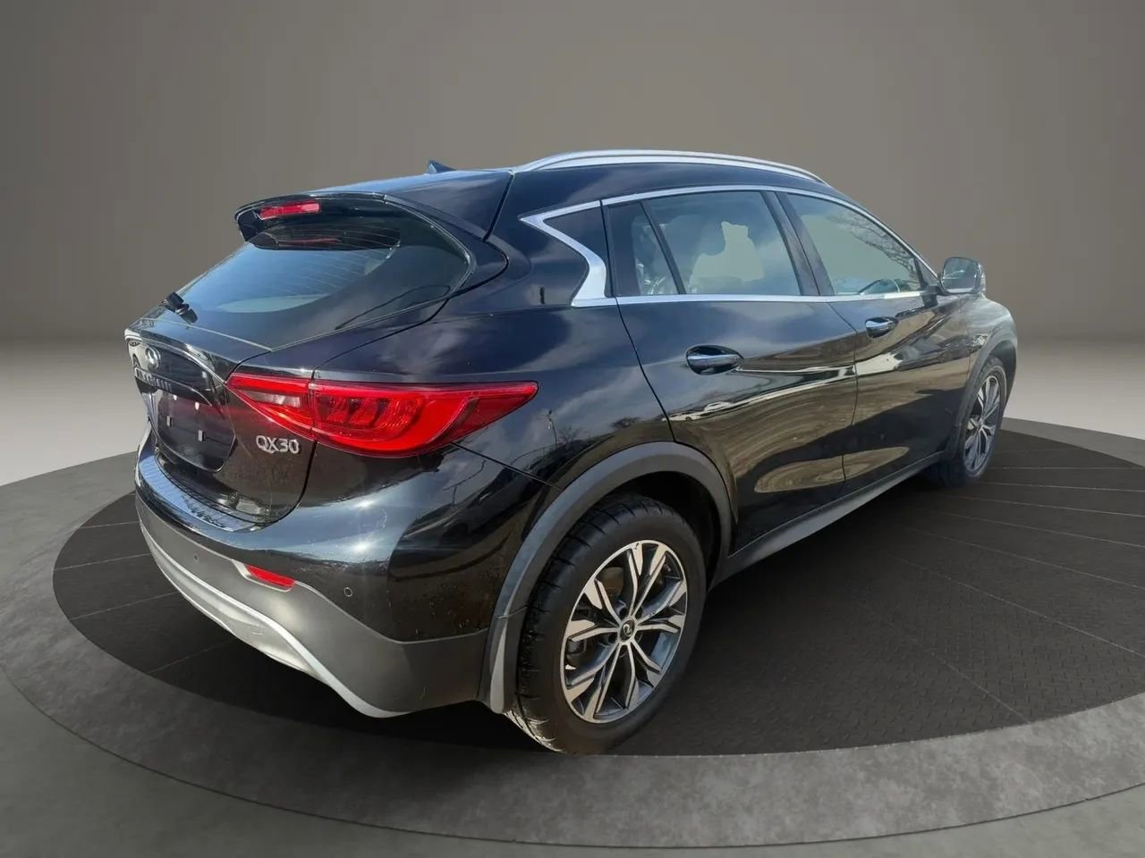 Used 2018 INFINITI QX30 AWD w/ Dark Wood Package image 5