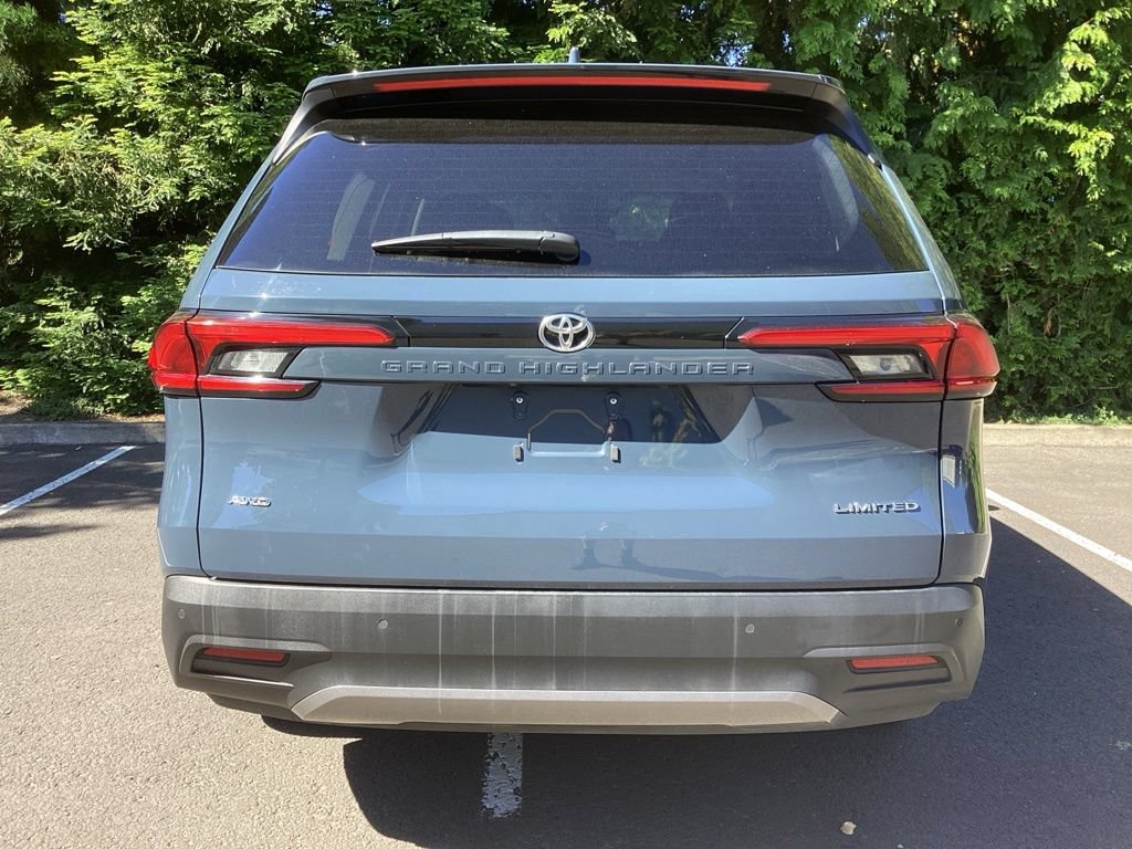 Used 2024 Toyota Grand Highlander AWD image 17