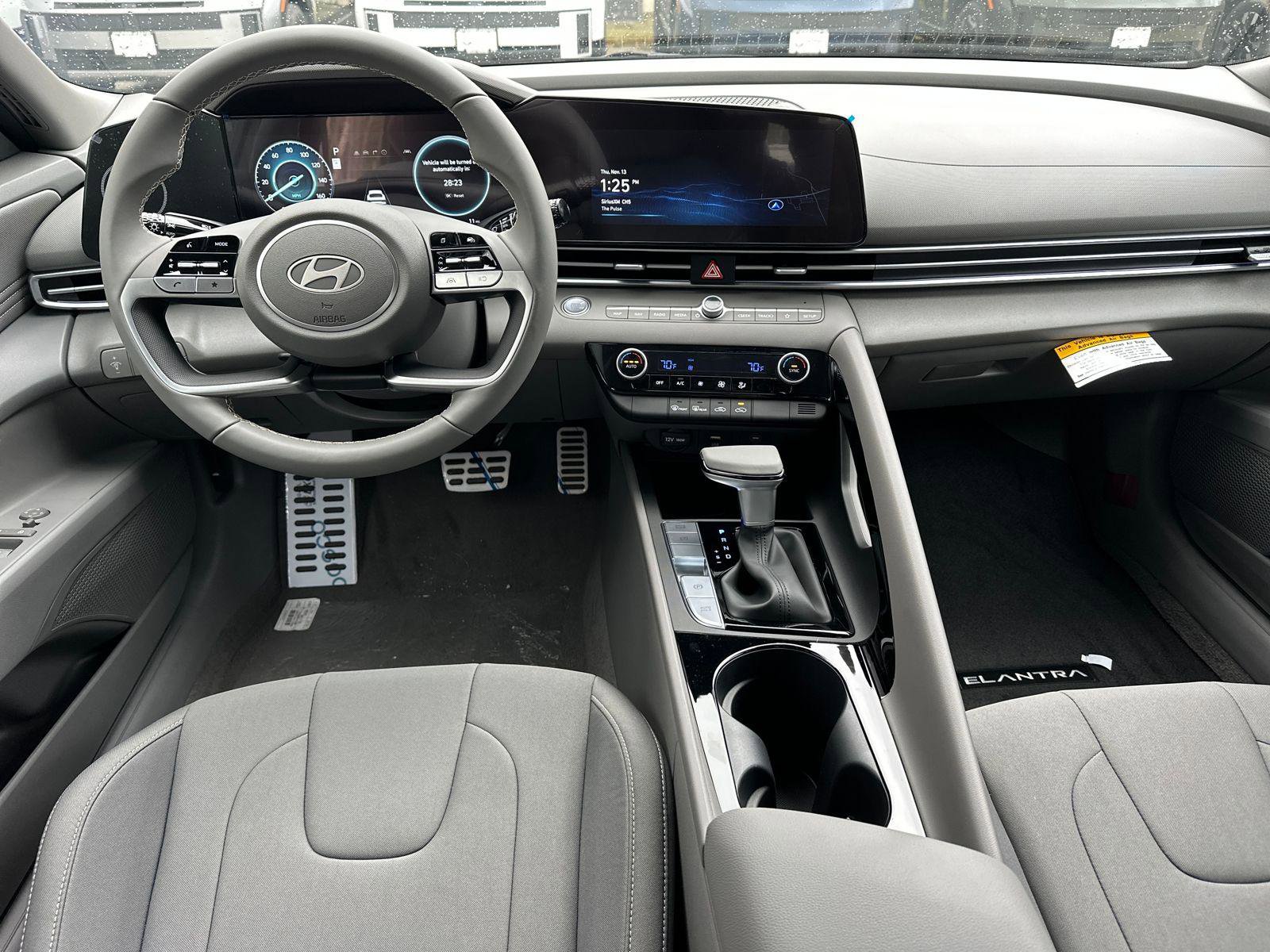 New 2025 Hyundai Elantra SEL image 8