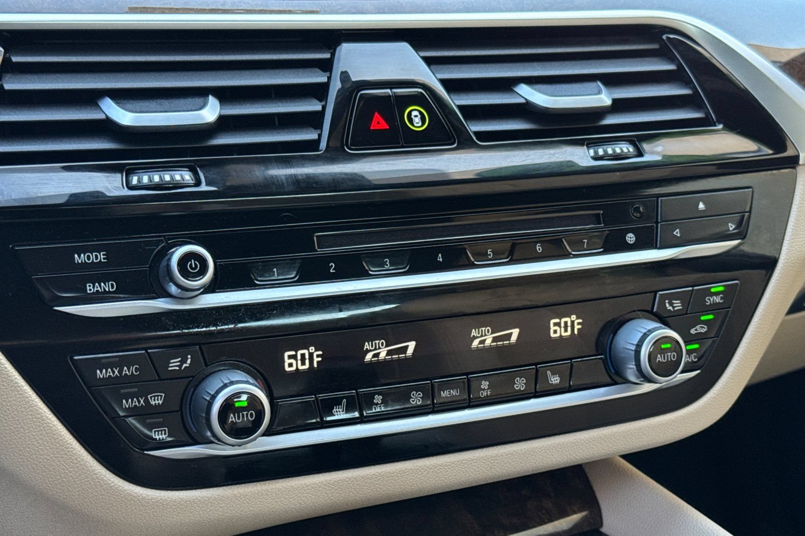 Used 2019 BMW 530e w/ Premium Package RWD image 23