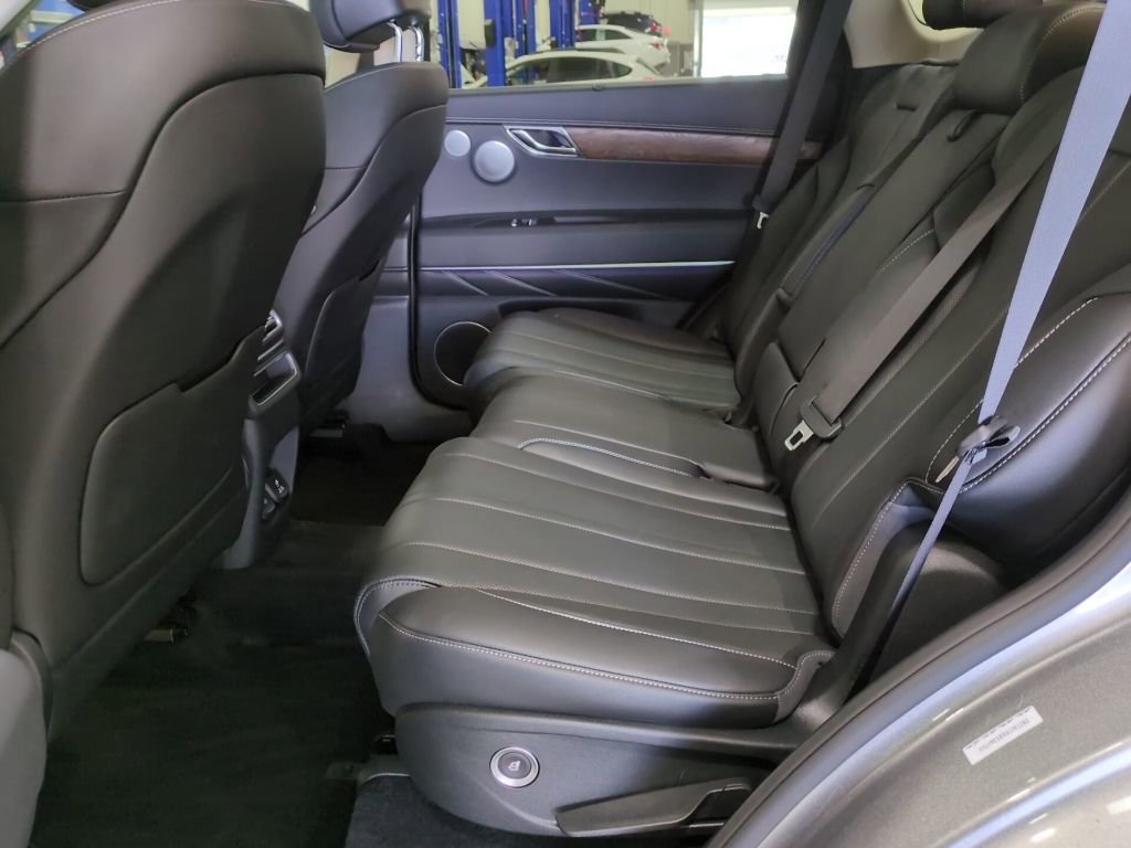 Used 2025 Genesis GV80 2.5T Advanced image 19
