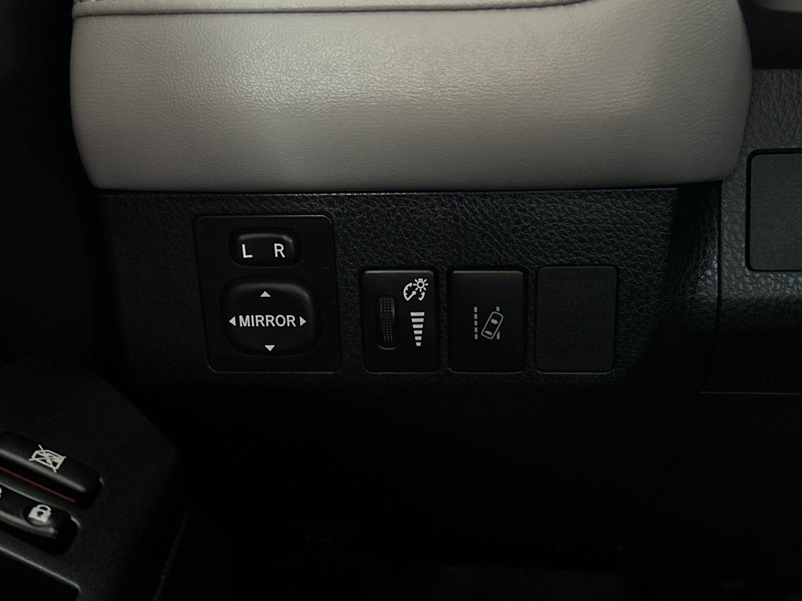 Used 2018 Toyota RAV4 XLE w/ Preferred Accessory Package image 26