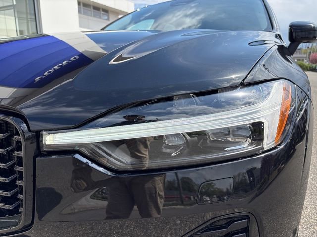 Used 2025 Volvo XC60 B5 Plus AWD/4WD image 9