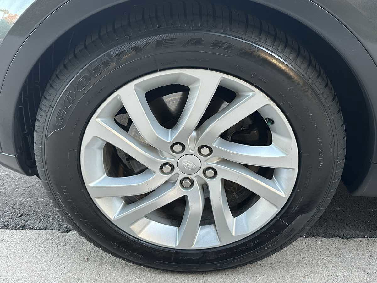 Used 2018 Land Rover Discovery SE image 69