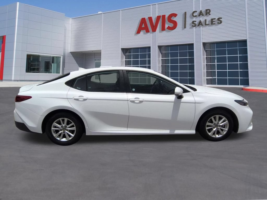 Used 2025 Toyota Camry LE FWD image 5