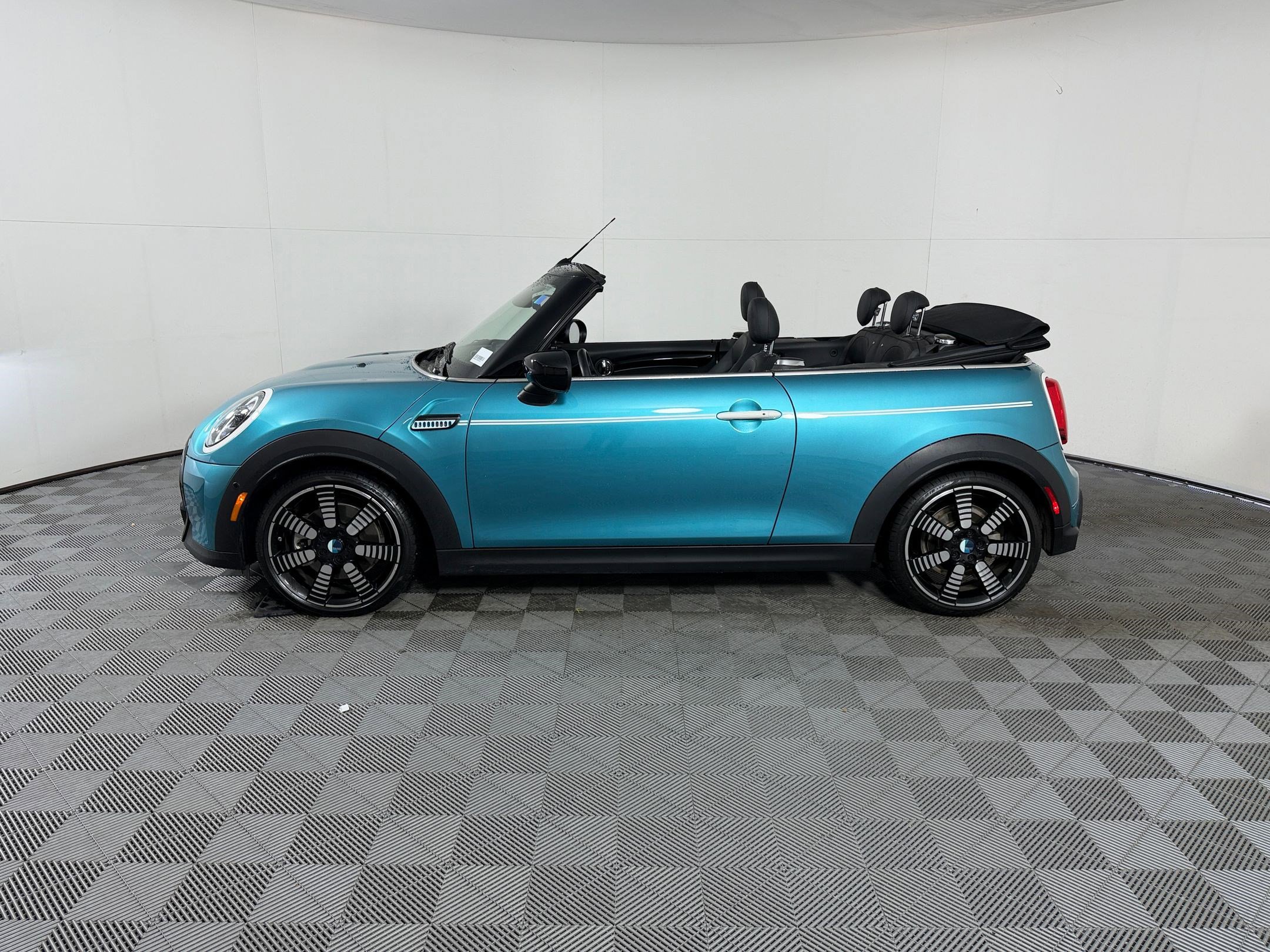Certified 2024 MINI Cooper S w/ Seaside Edition FWD image 2