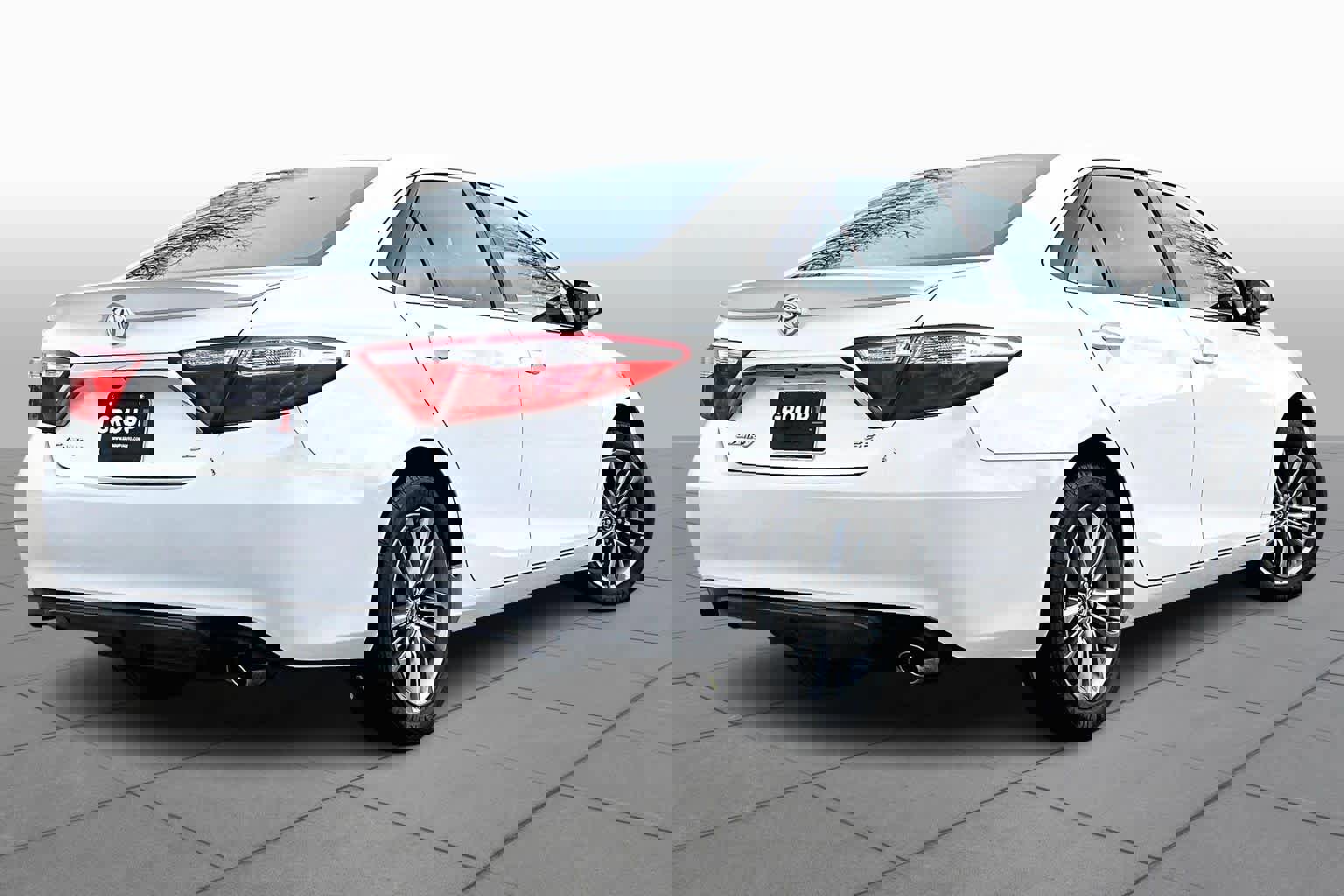 Used 2017 Toyota Camry SE image 12