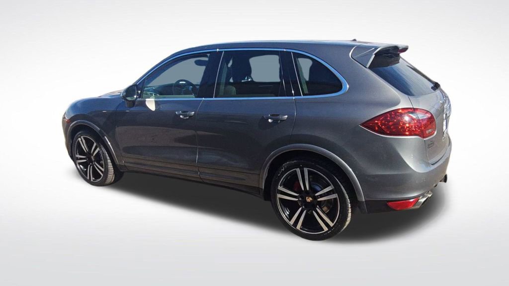 Used 2014 Porsche Cayenne Turbo image 5
