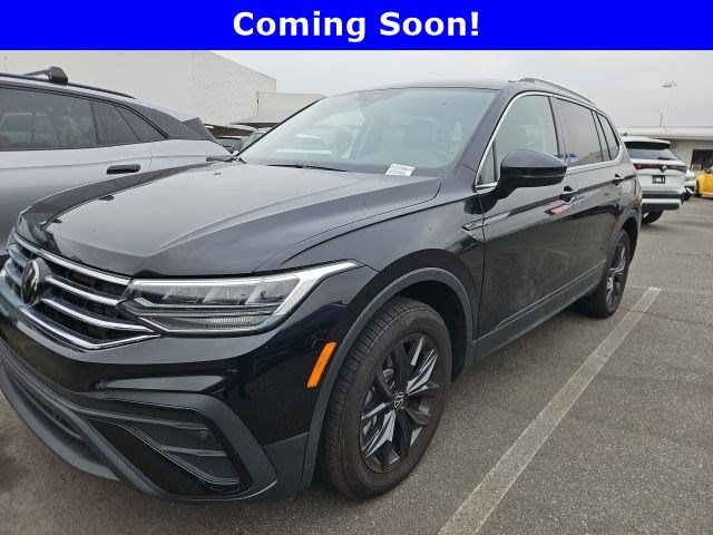 Used 2024 Volkswagen Tiguan SE FWD image 1