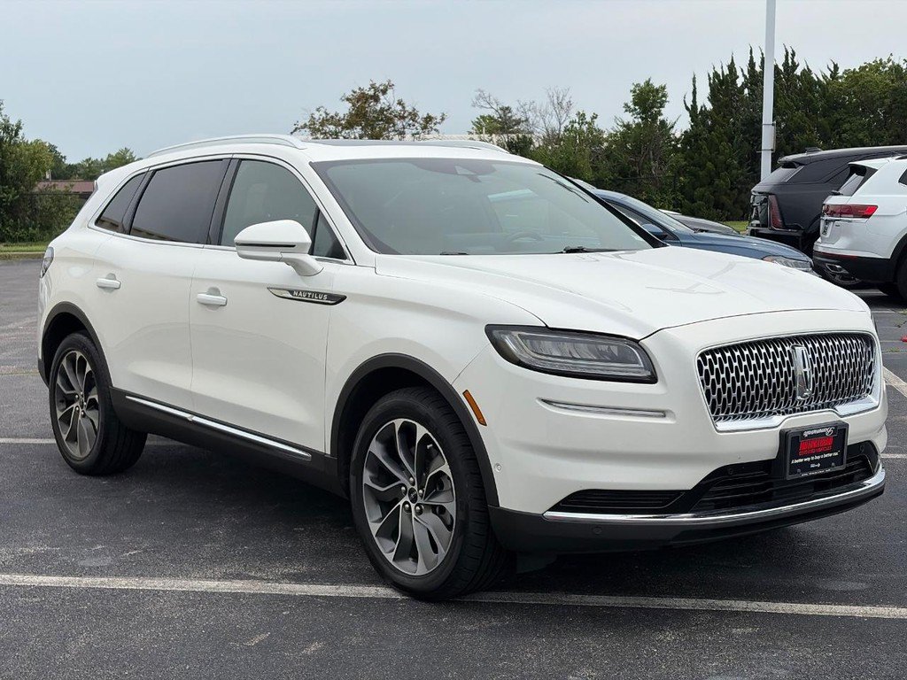 Used 2023 Lincoln Nautilus Reserve w/ Equipment Group 201A AWD/4WD image 3