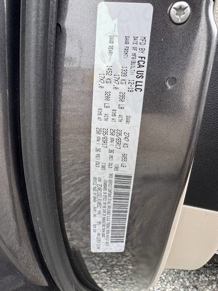 Used 2020 Chrysler Voyager Lxi image 31