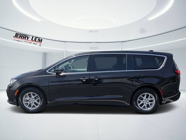 Used 2023 Chrysler Pacifica Touring-L FWD image 6