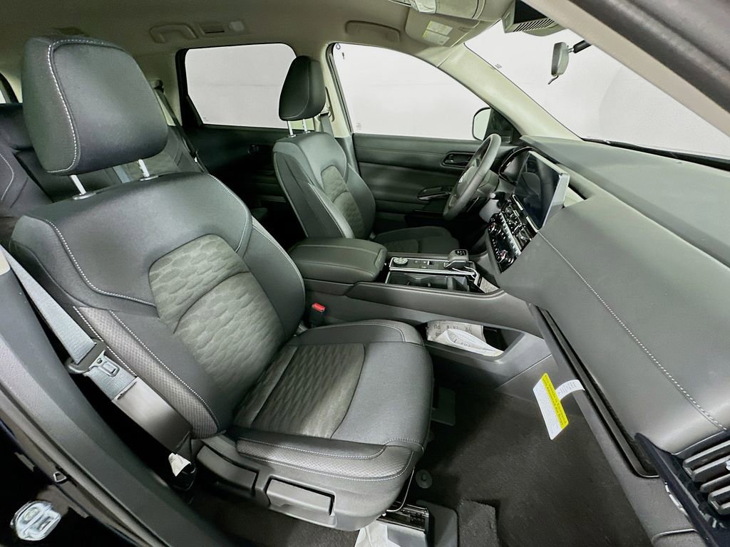 New 2026 Nissan Pathfinder SV image 34