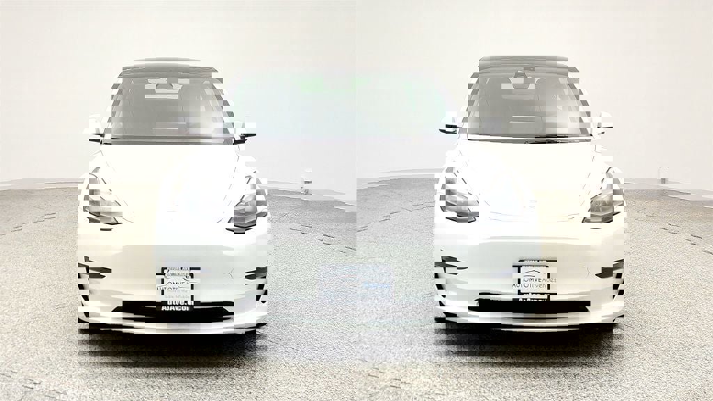 Used 2023 Tesla Model 3 Standard Range image 2