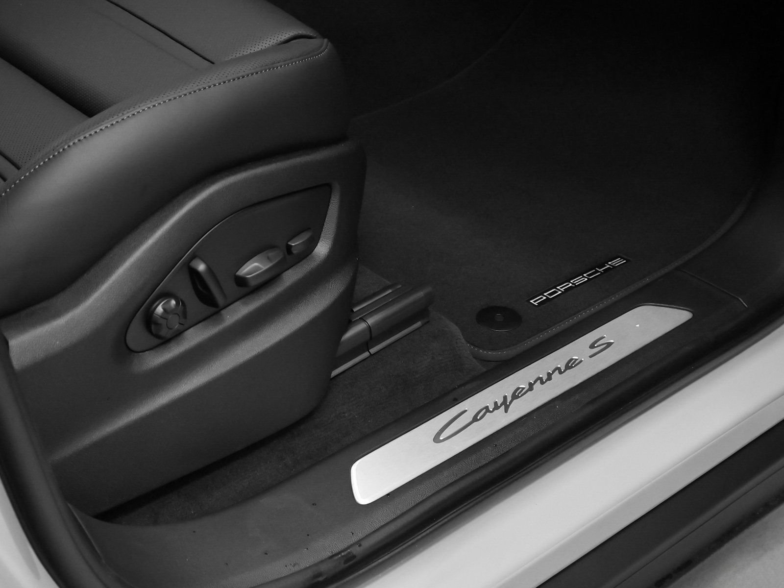 New 2026 Porsche Cayenne S image 20