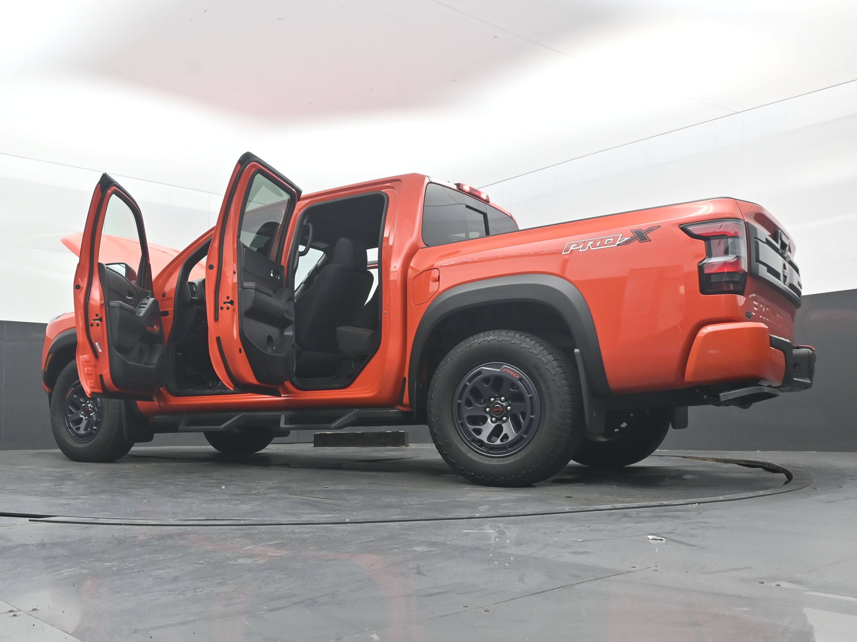 Used 2025 Nissan Frontier Pro-X RWD image 42