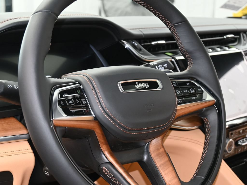 New 2025 Jeep Grand Cherokee L Summit AWD/4WD image 14