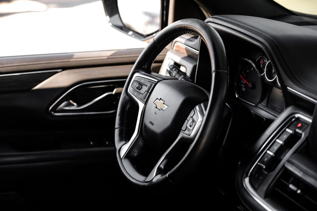 Used 2023 Chevrolet Suburban LS image 11