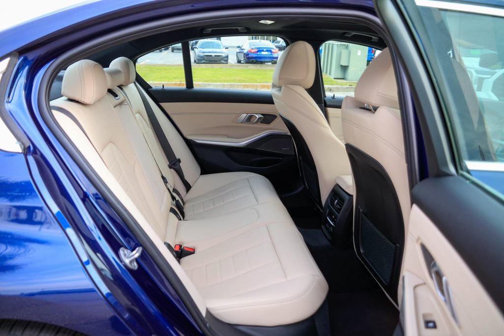 Used 2020 BMW 330i Sedan w/ Premium Package image 11