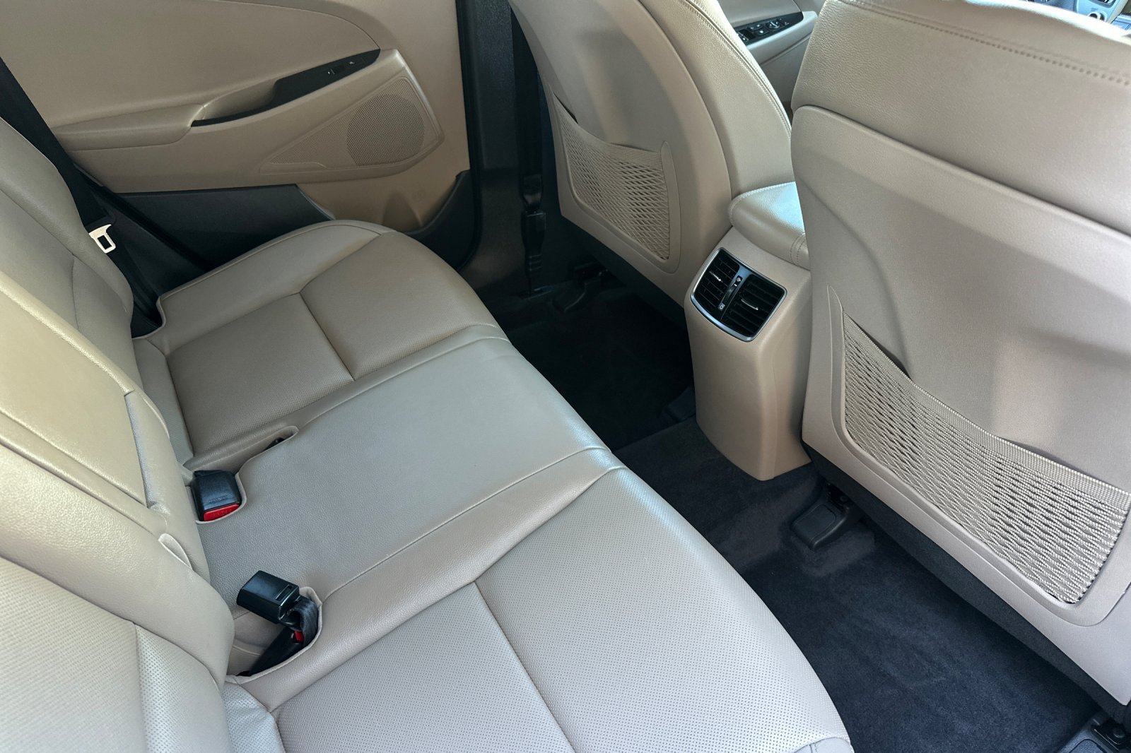 Used 2016 Hyundai Tucson Limited w/ Option Group 03 FWD image 18