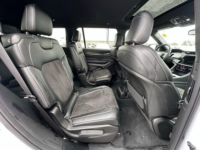 Used 2024 Jeep Grand Cherokee L Altitude image 30