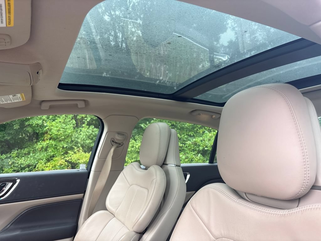 Used 2018 Lincoln Continental Reserve AWD/4WD image 3