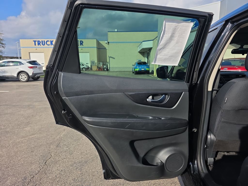 Used 2018 Nissan Rogue S image 36