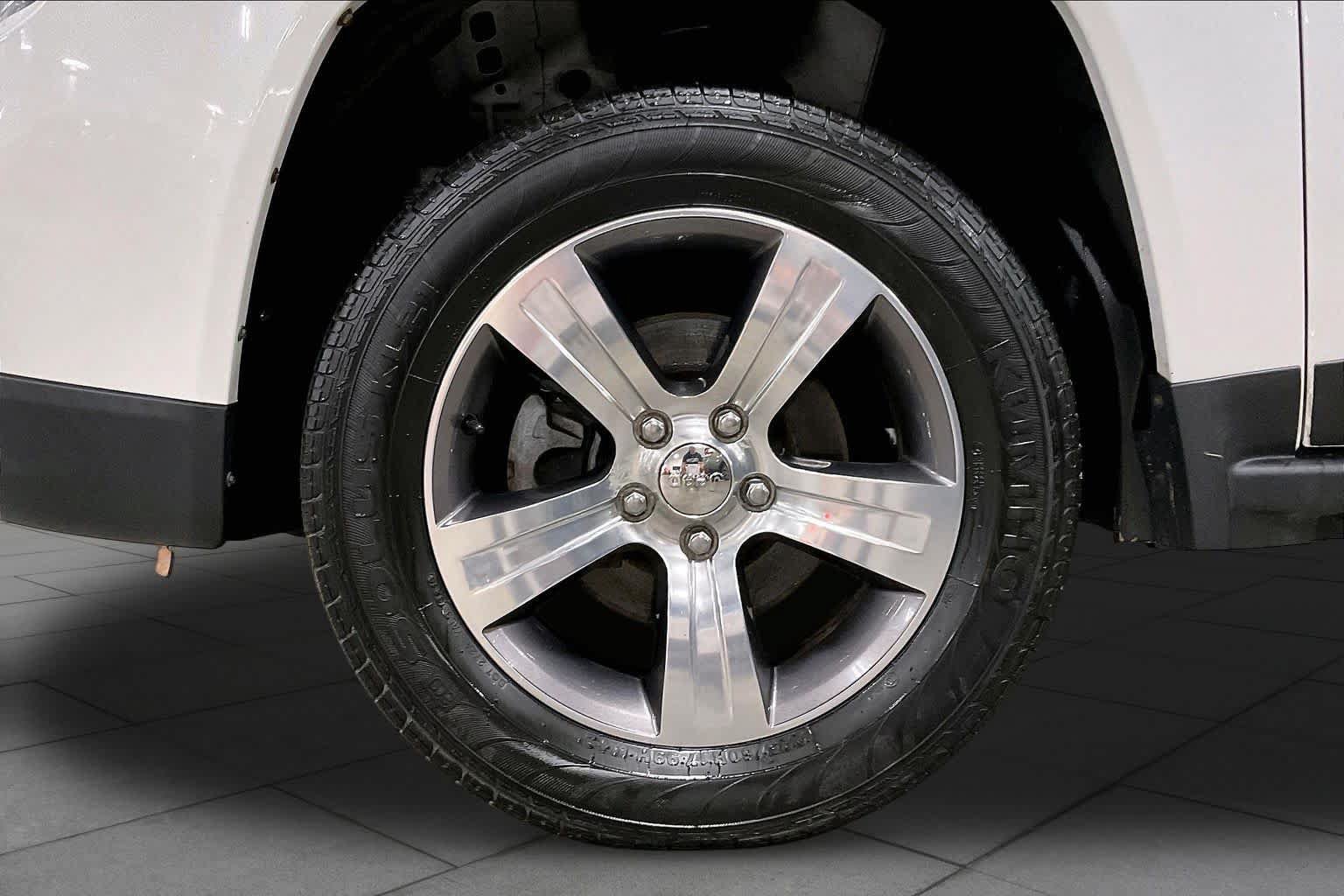 Used 2017 Jeep Compass High Altitude AWD/4WD image 11
