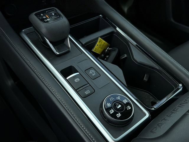 Used 2024 Nissan Pathfinder SV image 28