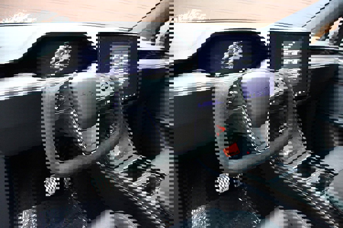 Used 2023 Tesla Model X image 41