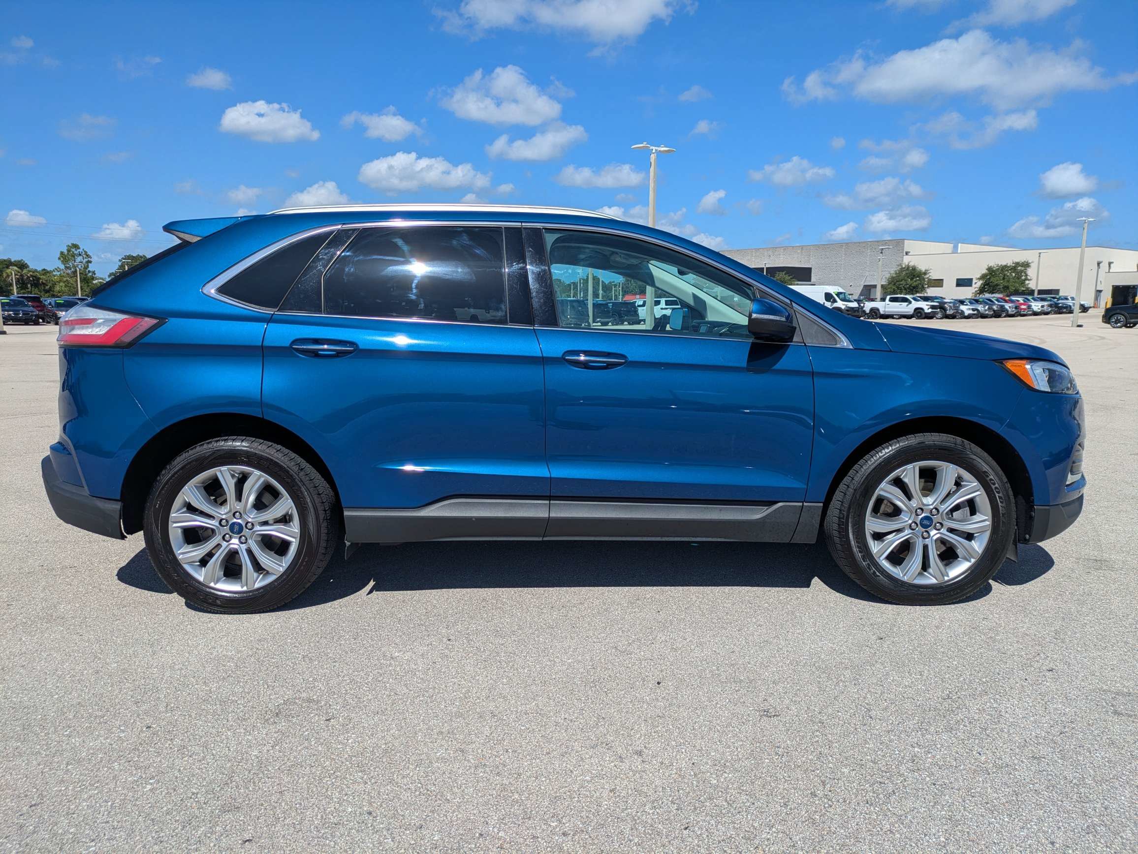 Used 2022 Ford Edge Titanium AWD/4WD image 4